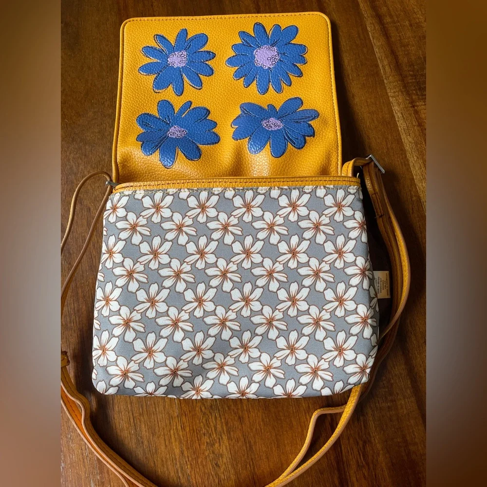Vera Bradley Flower Crossbody Faux Leather - Picture 6 of 9